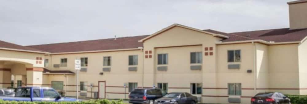 Super 8 By Wyndham Brenham Tx Hotel Exterior photo